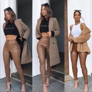 BUTTONED FAUX LEATHER LEGGINGS